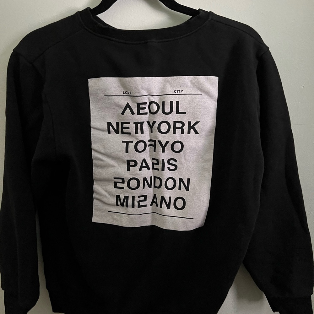 Seoul Crewneck